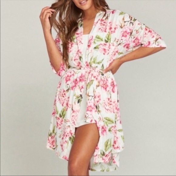 MuMu Accessories - 🌺NEWMuMu.🎉host pick🎉 Spring robe. gorgeous💕